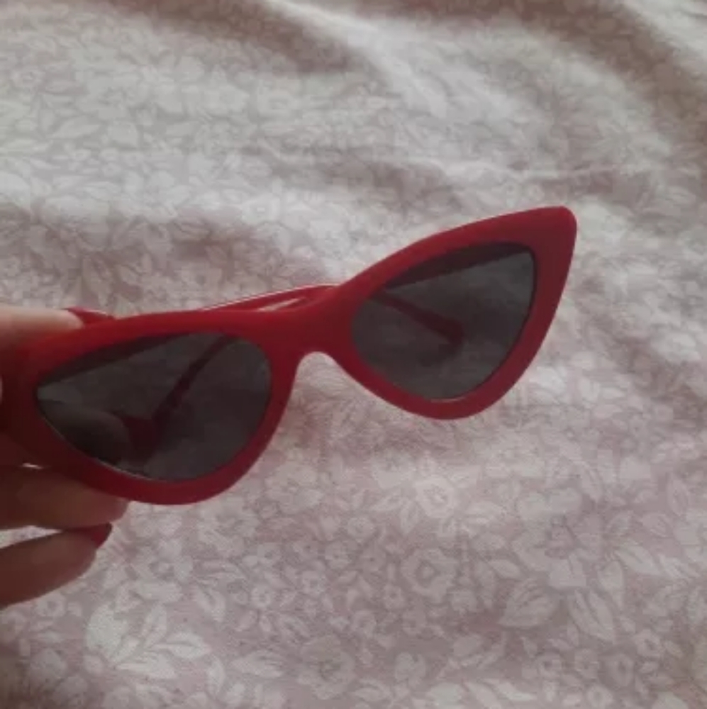 ❤Cat Eye Sunglasses❤ - Picture 9 of 9
